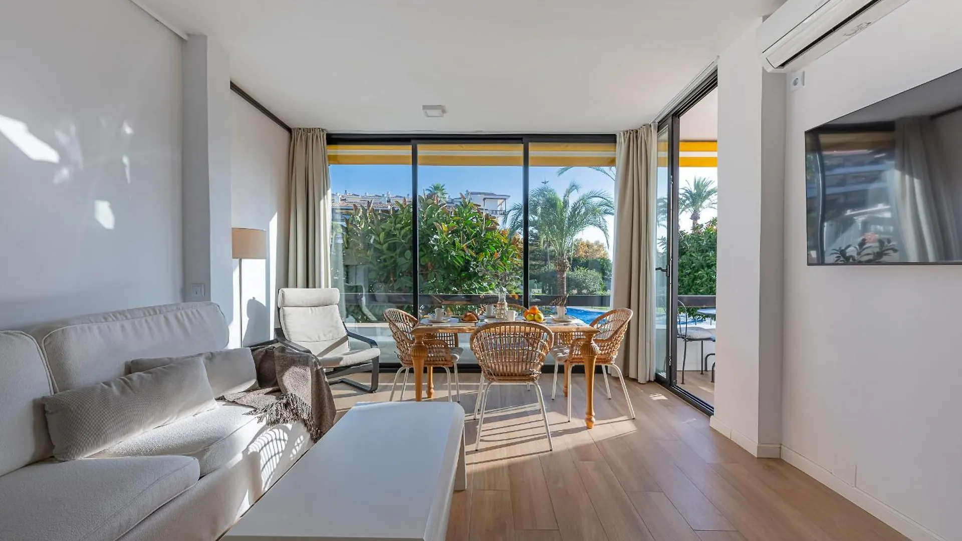 ✺Fenomenal Estudio En Milla De Oro✺Piscina✺Parking Marbella