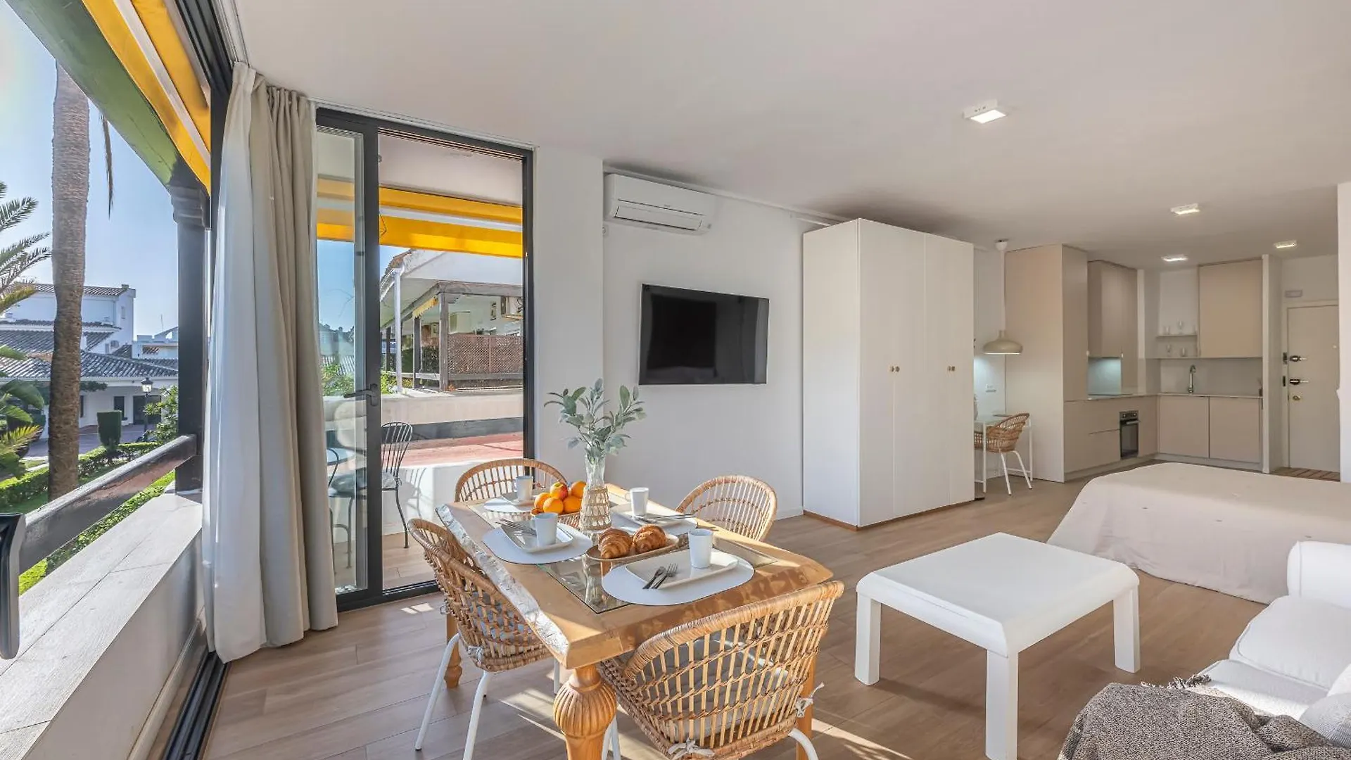 Apartment ✺Fenomenal Estudio En Milla De Oro✺Piscina✺Parking Marbella