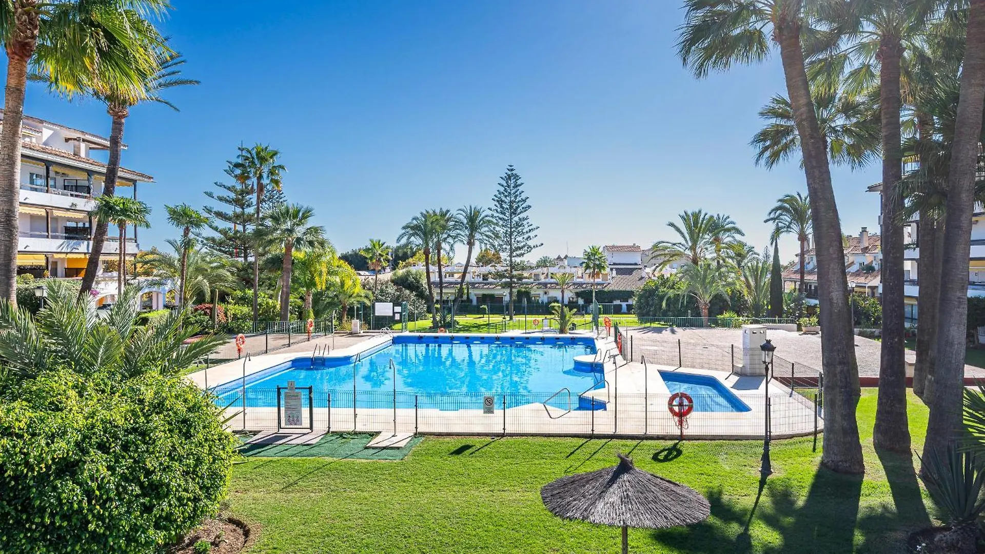 Apartment ✺Fenomenal Estudio En Milla De Oro✺Piscina✺Parking Marbella